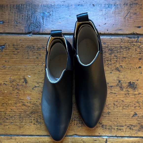 Nisolo Black Eva Everyday Chelsea Boot - Picture 3 of 8